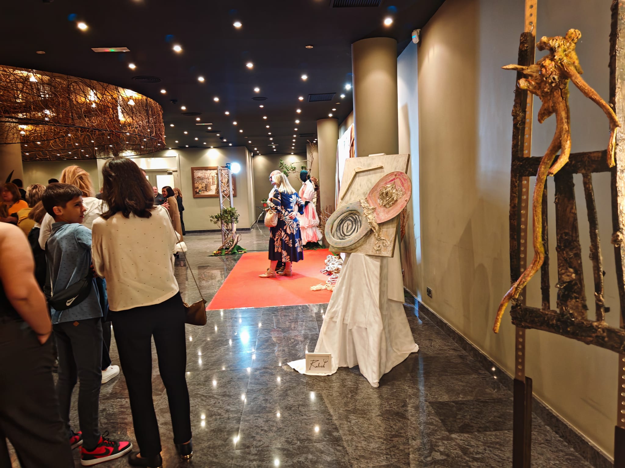 Exposición de la obra de arte Reluet en el Desfile de alta costura del diseñador Josep Rosell