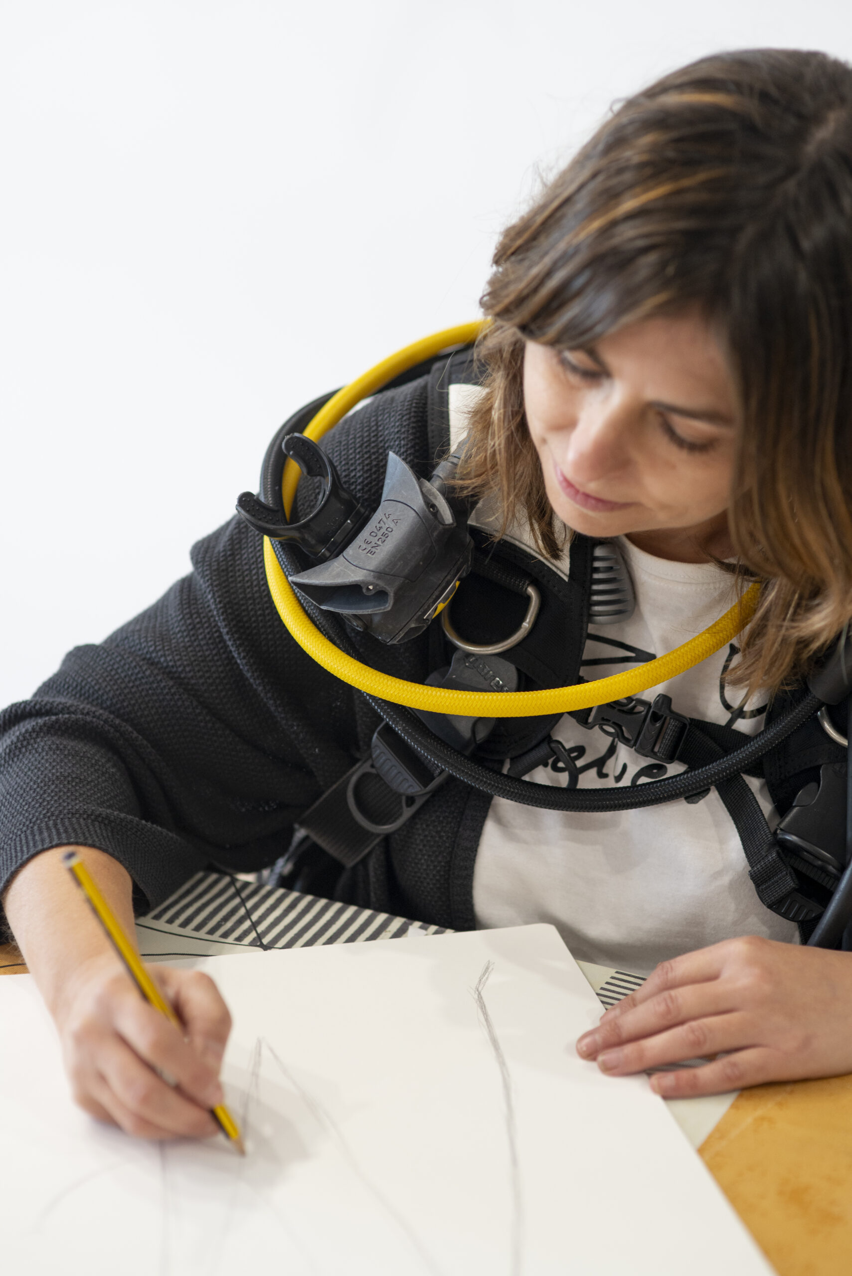 Núria Companys Castro - Reluet - Treballant en una de les seves obres d'art