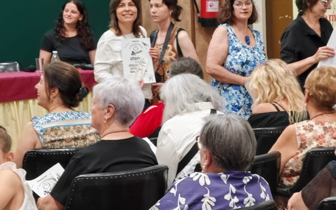 Artista reconocida III edición del Reconocimiento Atenea